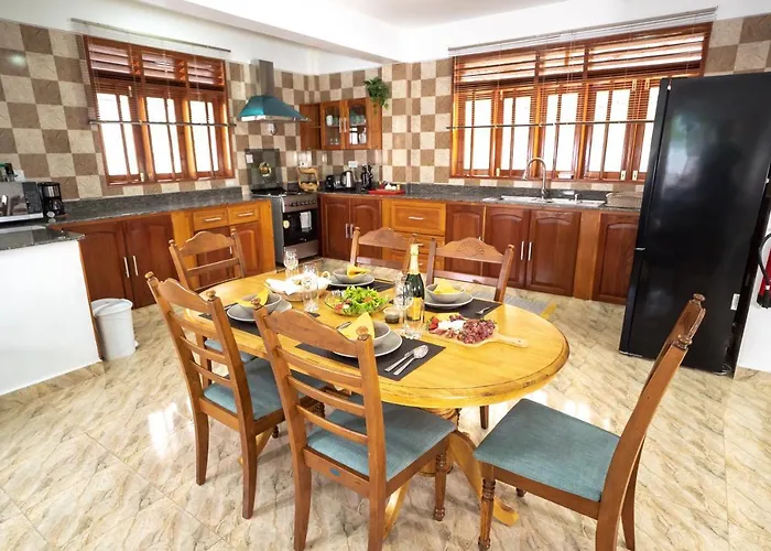 Semesterbostad La Belle Self Catering Beau Vallon (Mahe)