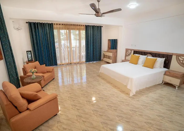 La Belle Self Catering *