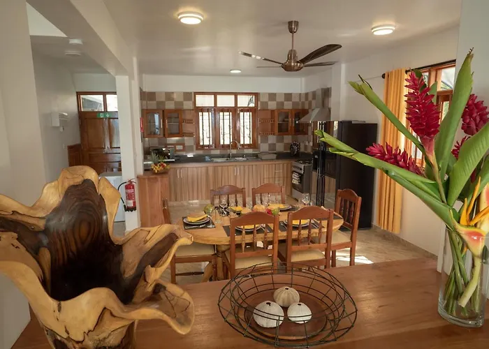 Semesterbostad La Belle Self Catering