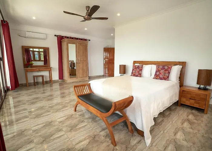 Semesterbostad La Belle Self Catering *
