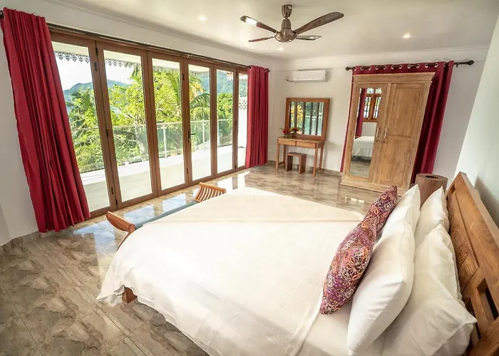 La Belle Self Catering