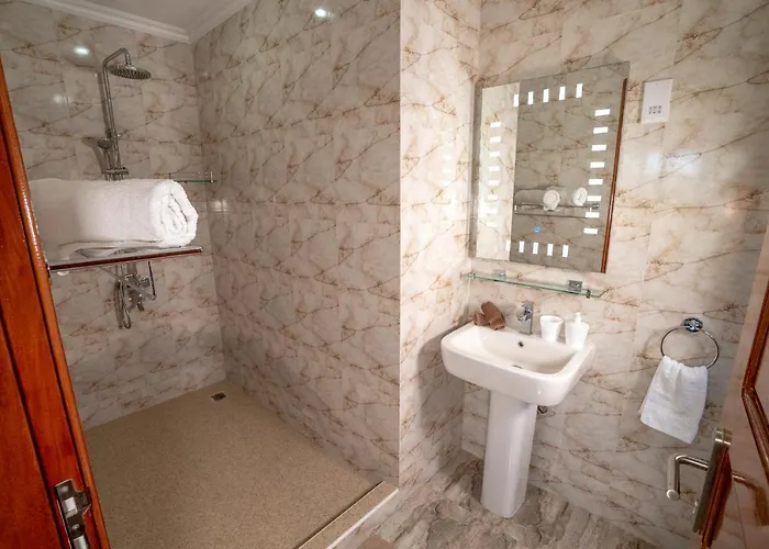 La Belle Self Catering *