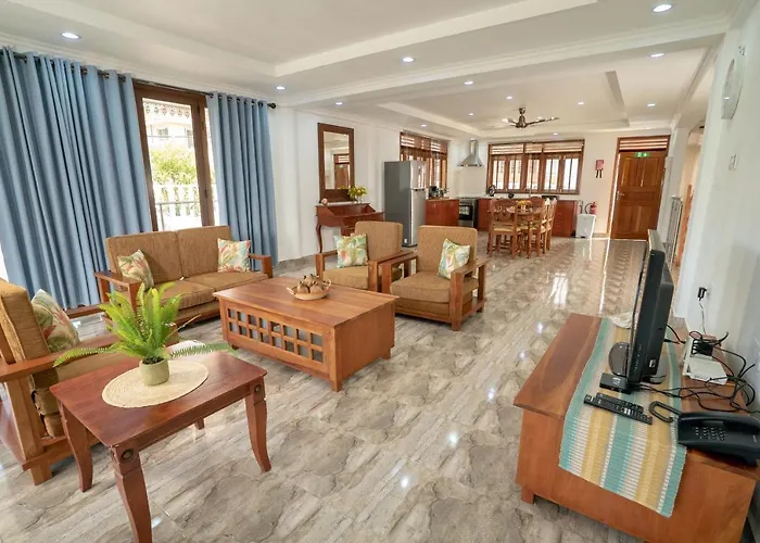 Semesterbostad La Belle Self Catering *